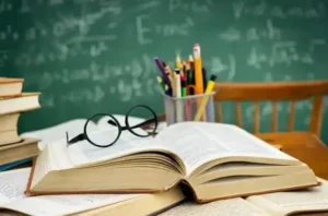 معلمة رياضيات في السعودية